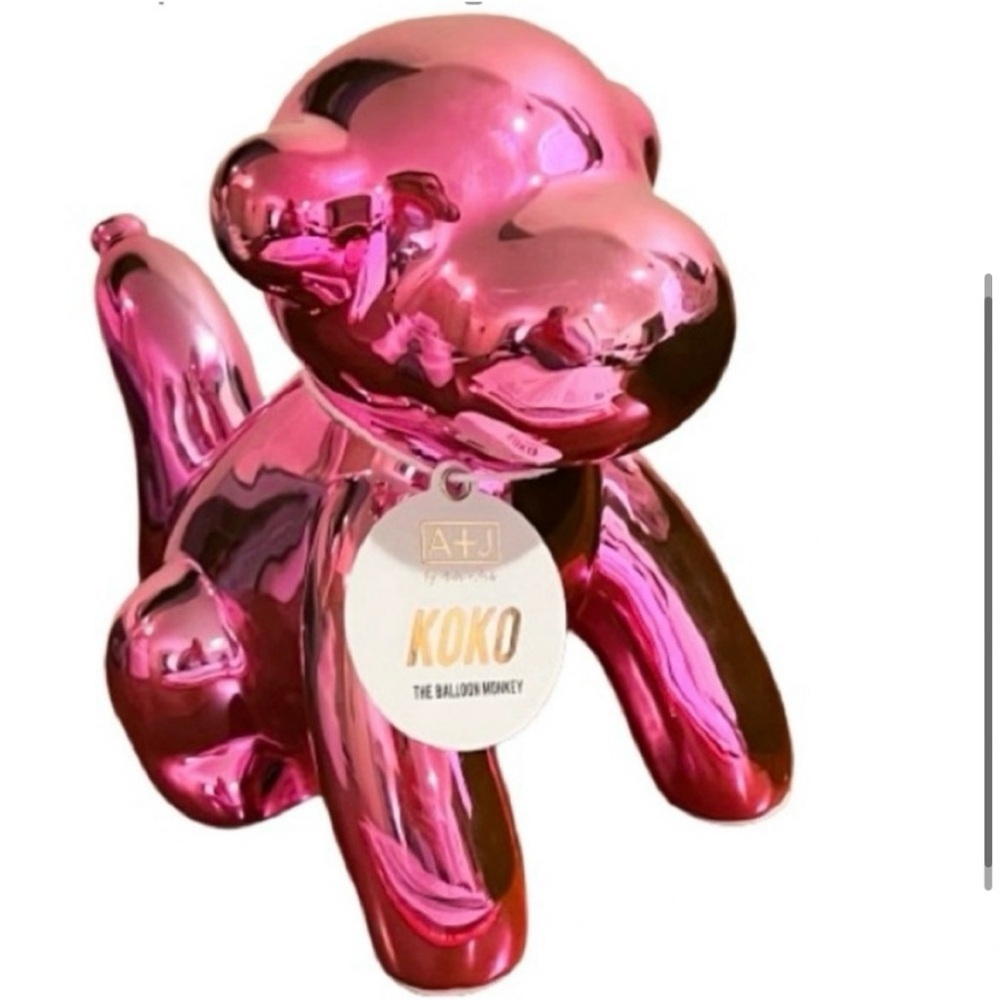 NWT- Trending Bright Pink Ceramic Balloon
Monkey Home Decor